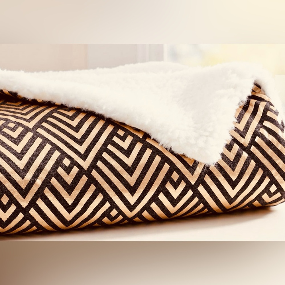 NWT Pottery Barn Modern Baby Metallic Diamonds Stroller Blanket Sherpa Back